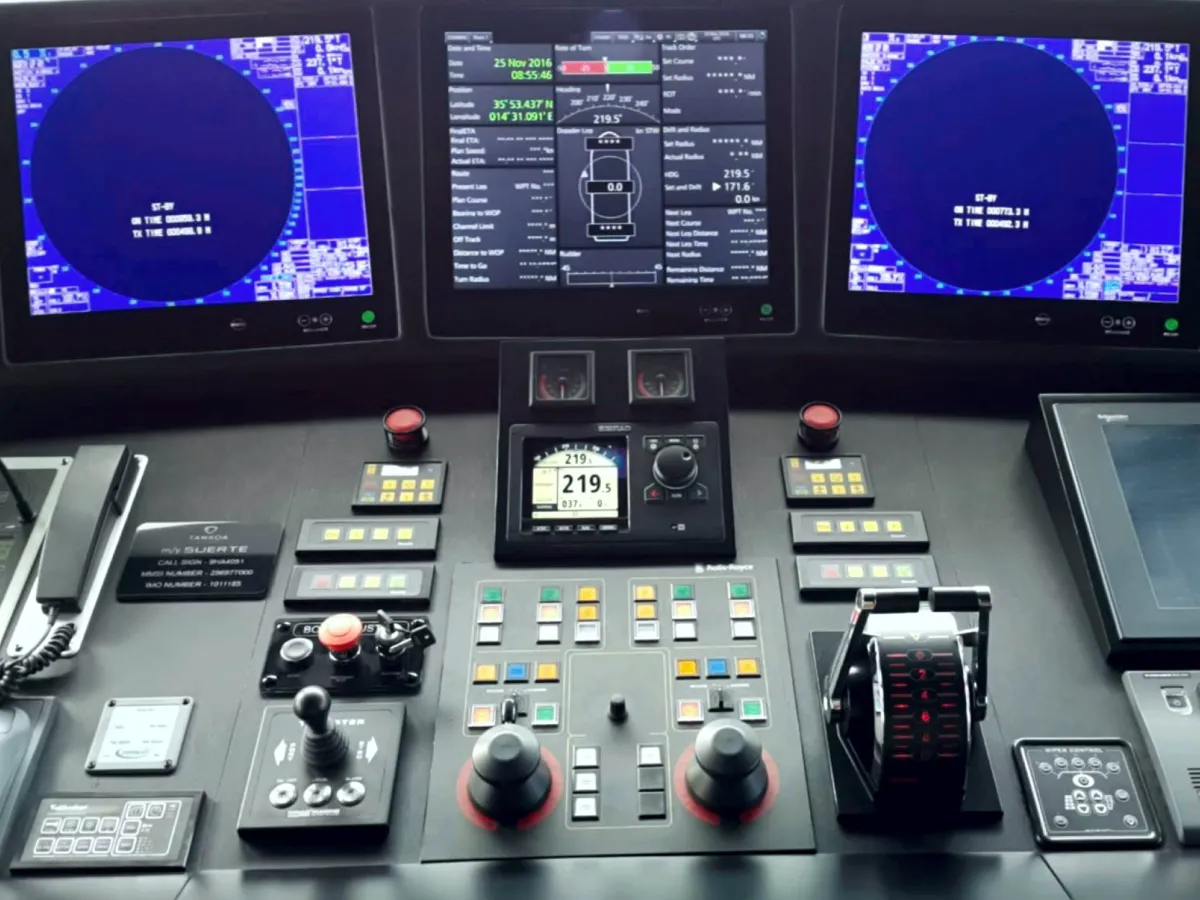 Wheelhouse_Navigation_3